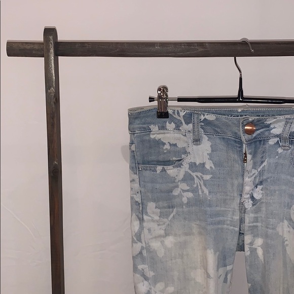 American Eagle Floral Pattern Light Wash Jeans - Picture 4 of 6